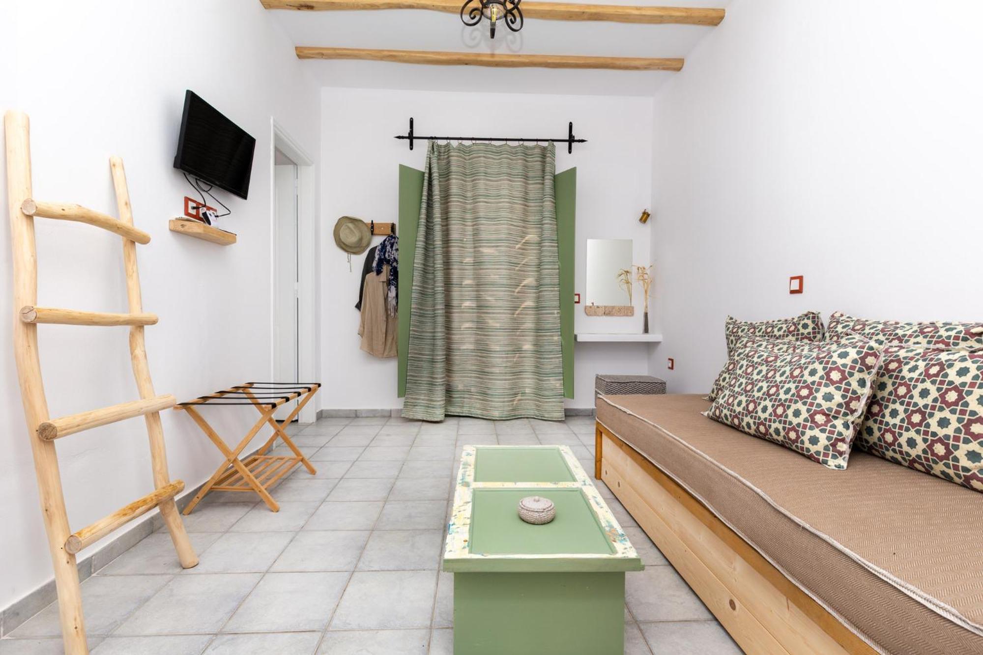Ailouros Summer Hotel Schoinoussa Extérieur photo